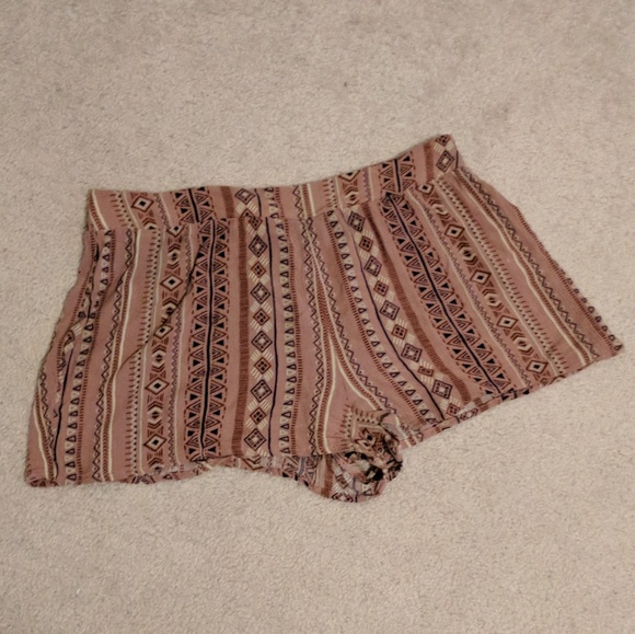 💲Boho Patterned Shorts **$8 with bundle** - Picture 1 of 3